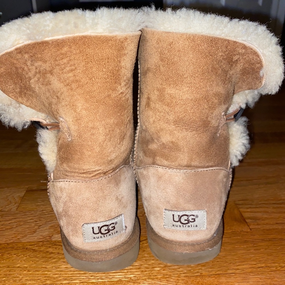 UGGS 8W